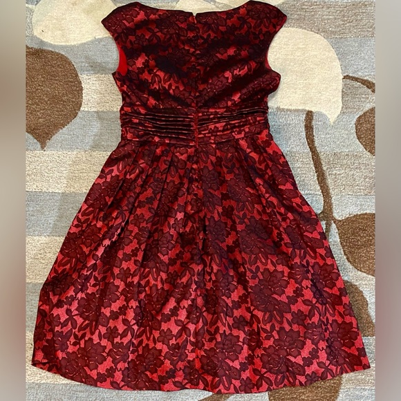 Boston Proper Sleeveless Floral and Tulle Printed Plunging V Cocktail Dress. CL3 - Picture 6 of 6